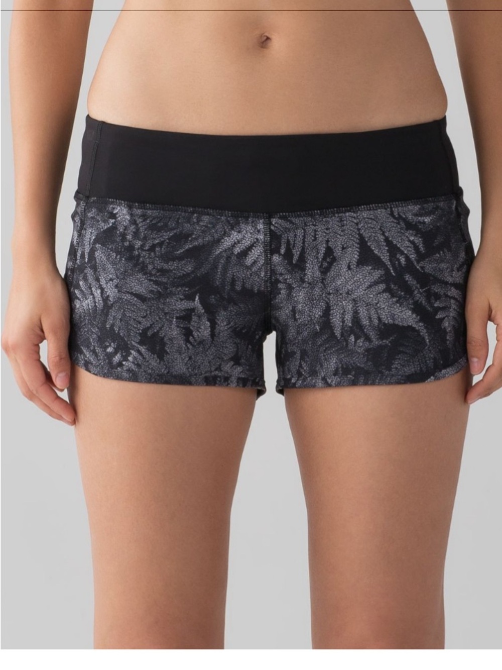 Lululemon Speed Short  2.5"
Kindred Spirit Black Multi / Black size 6